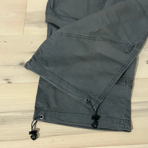 Columbia Gray Adjustable Waist Capris Size 10 - Picture 3 of 16